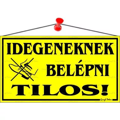 Információs tábla, 22,5x12,5 cm, "Idegeneknek belépni tilos!", sárga 1 db