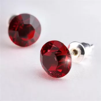   Fülbevaló, siam sötét piros SWAROVSKI® kristállyal, csúcsos, 8mm, ART CRYSTELLA®