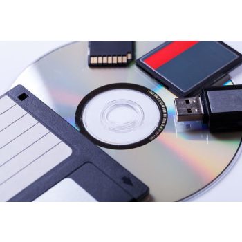 Adattárolók (pendrive, memóriakártya, HDD, SSD...)